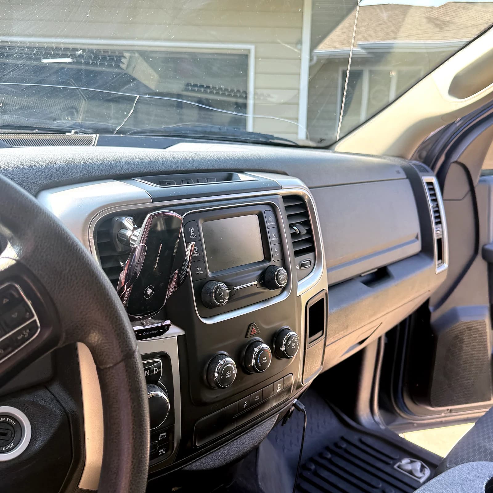 Dash & infotainment, spotless