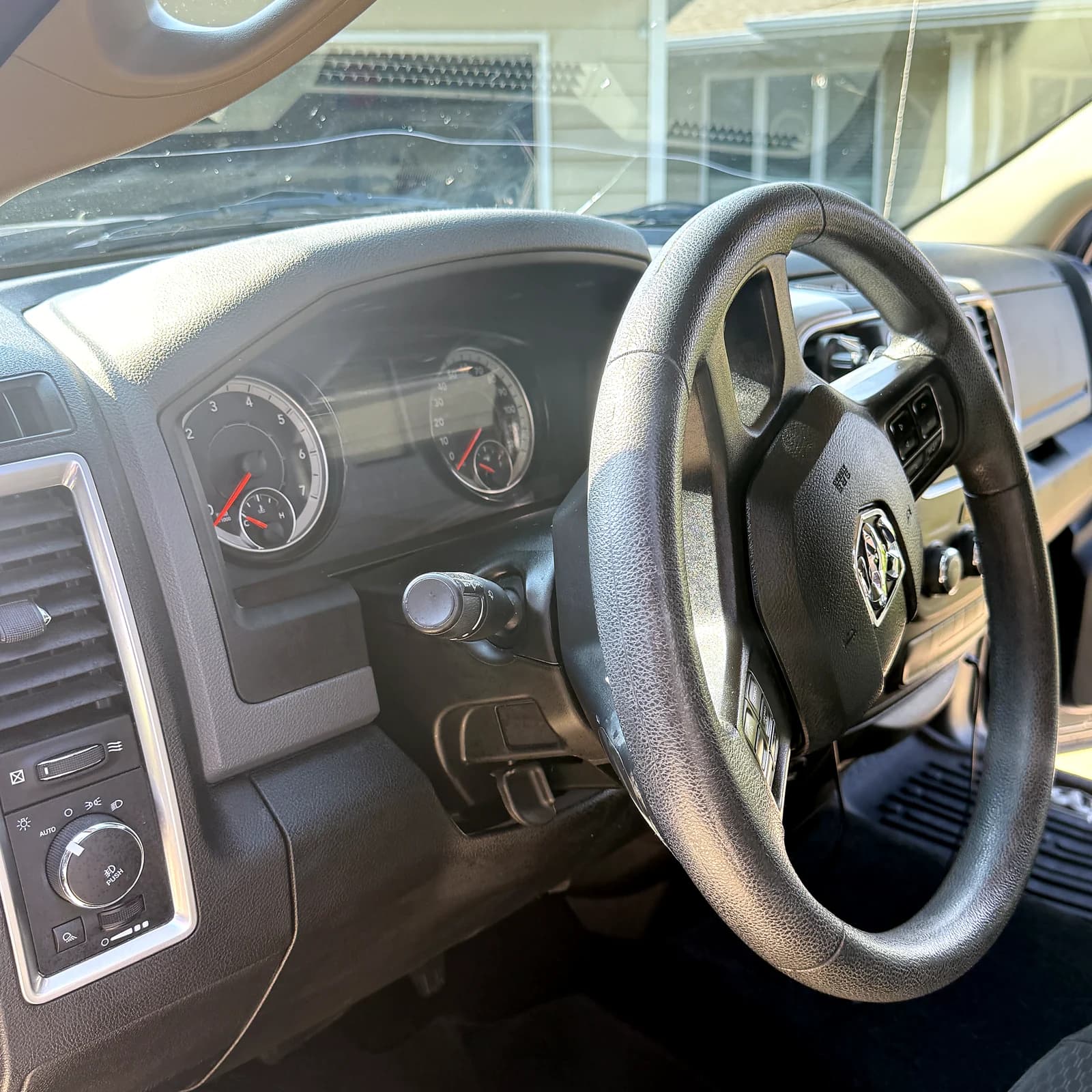 Steering & dash detailed
